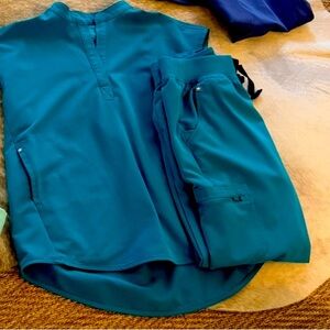 Figs Teal Women’s XS Scrub set